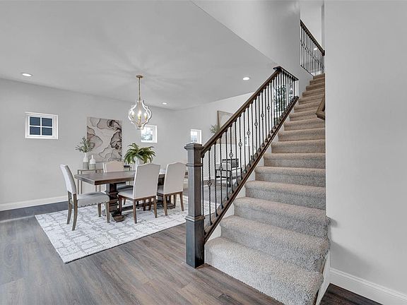 4th image of 375 Westglen Village Dr