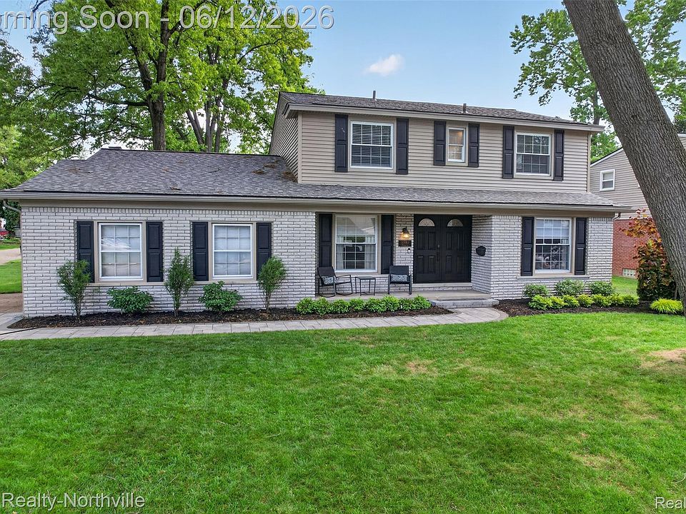 1st image of 33083 Broadmoor Ct