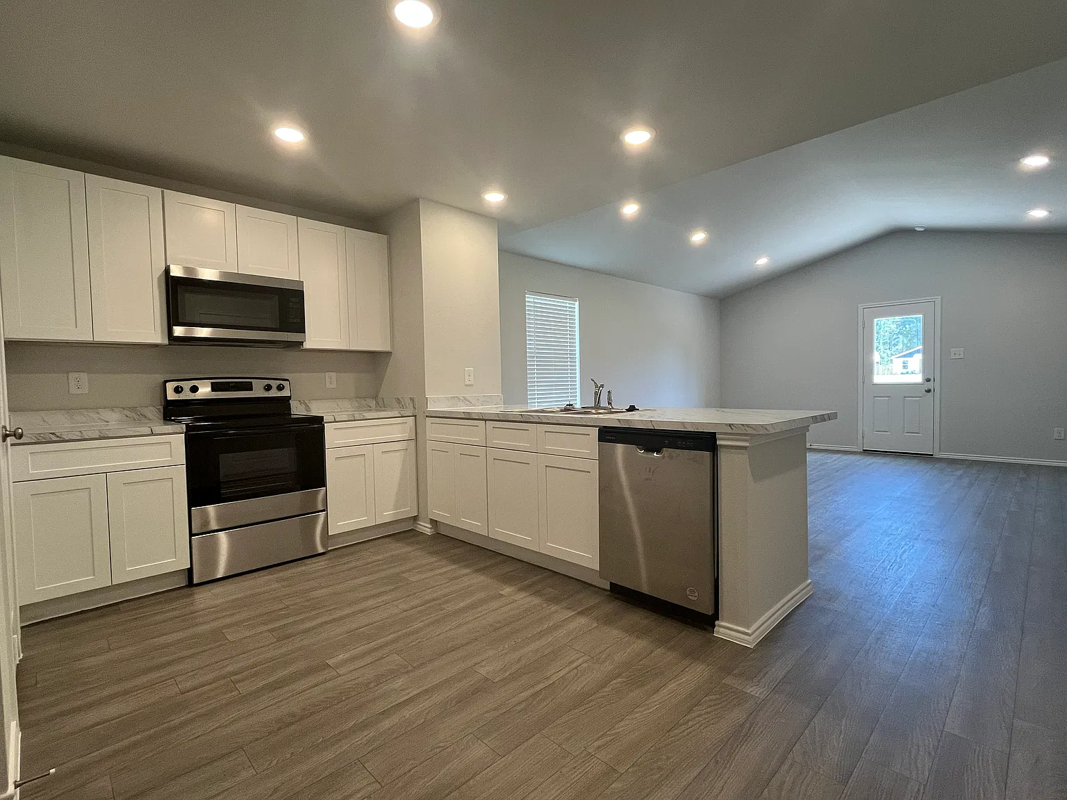 4 bed, 1510 sqft, $1,995 — Photo 4
