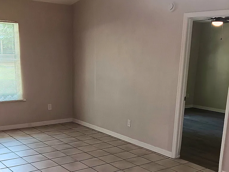 1032 W Samms Ave — Photo 7