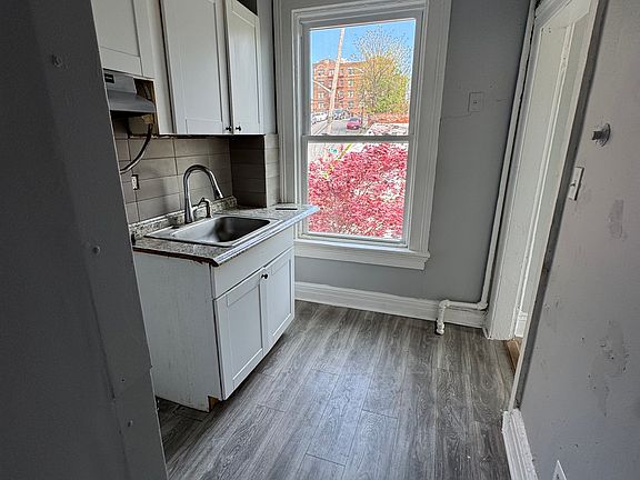 4th image of 17 Bell Pl Floor 2
