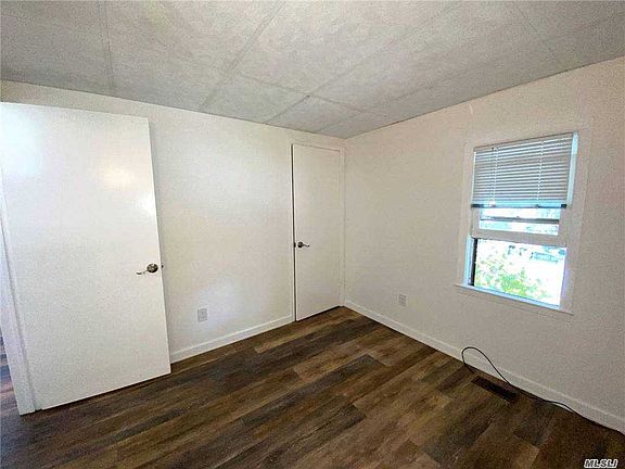 5th image of 31 Walnut St Floor 1