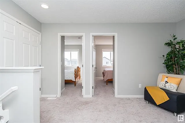 15639 18 AV SW, Edmonton, AB — Photo 2