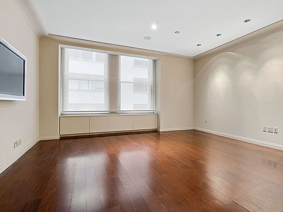 5th image of 55 Wall St APT 602