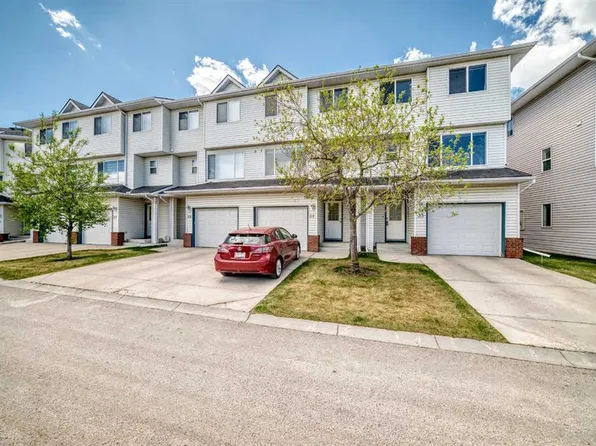 31 Harvest Oak Cir NE, Calgary, AB T3K 4S6