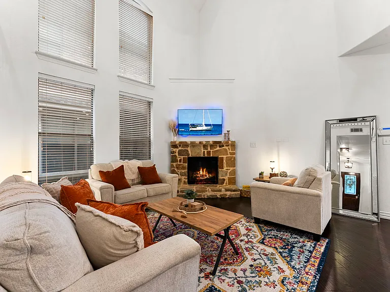 1478 Cambridge Dr — Photo 2