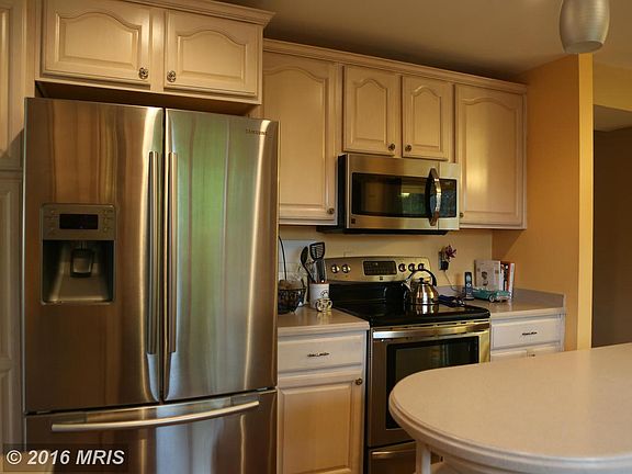 3rd image of 75 Dorothy Ln