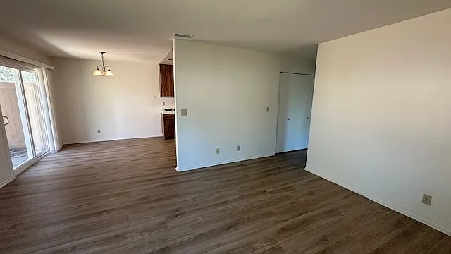 637 Sydney Ln — Photo 20