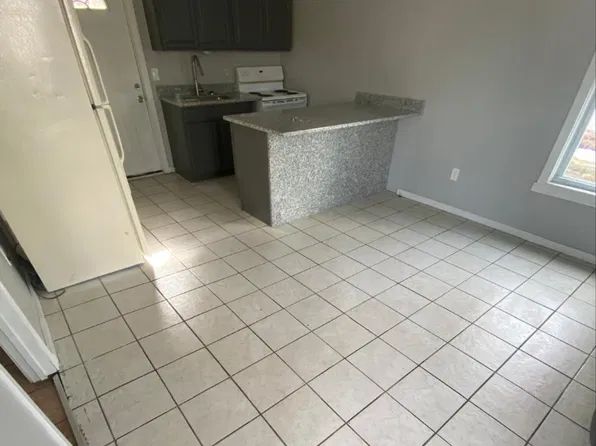223 Hamilton st, 223 Hamilton St #5, Southbridge, MA 01550