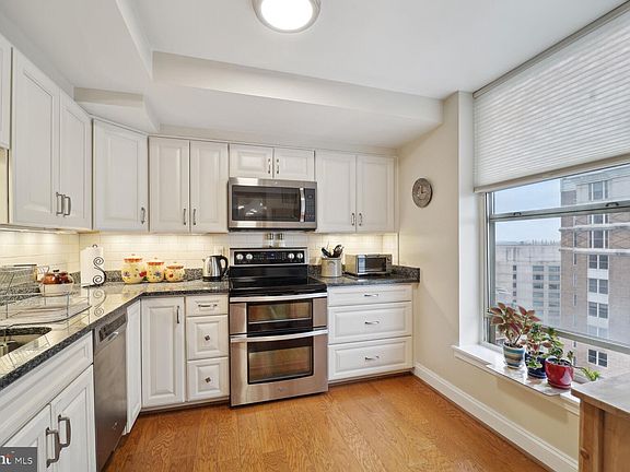 2nd image of 900 N Taylor St #1904 & 1906
