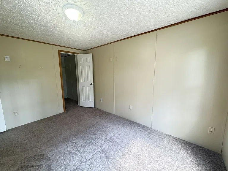 1451 Columbus Rd — Photo 10