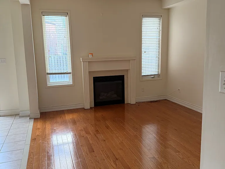 4628 Sandford Farm Dr — Photo 5