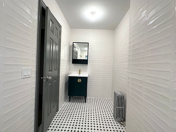4th image of 286 Grand St #1B