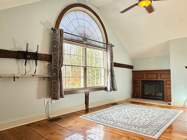 25 Edison Rd — Photo 1