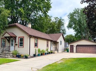 1249 Vanderbraak St, Green Bay, WI 54302