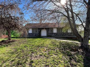 5917 Westridge Rd, Kansas City, MO 64133