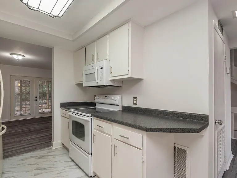 98 Valley Forge Dr — Photo 9