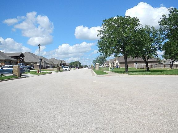 4th image of 1302 Nathan Ln