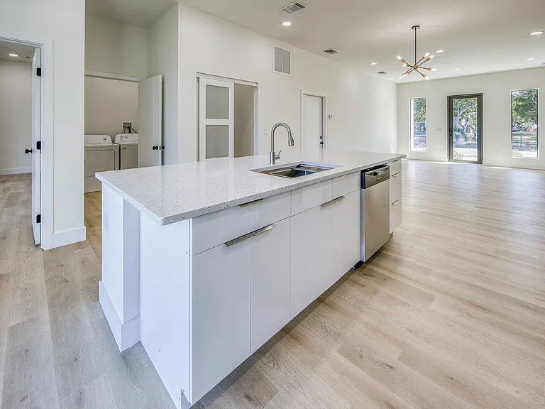 4855 Elmhurst Rd — Photo 6