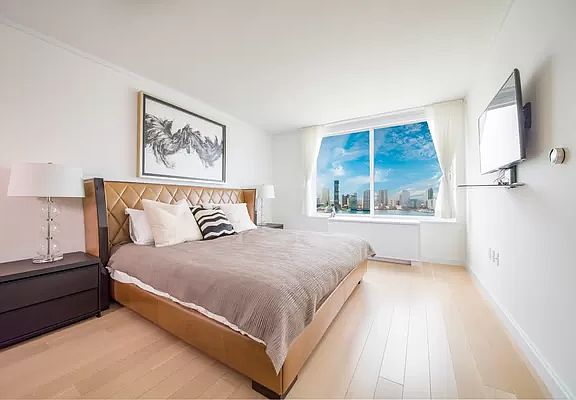 4th image of 212 Warren St APT 25E