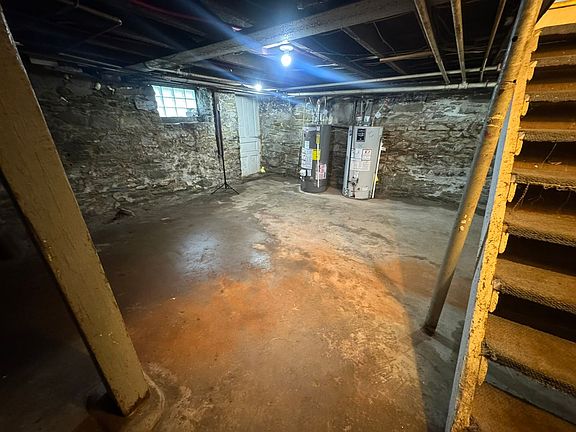 5th image of 2820 Walnut St Floor 2