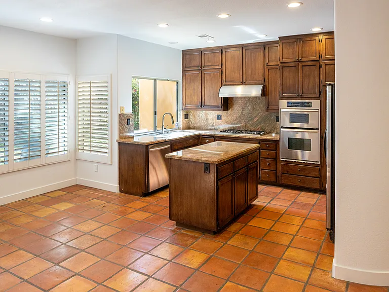 4625 Belvista Ct — Photo 3