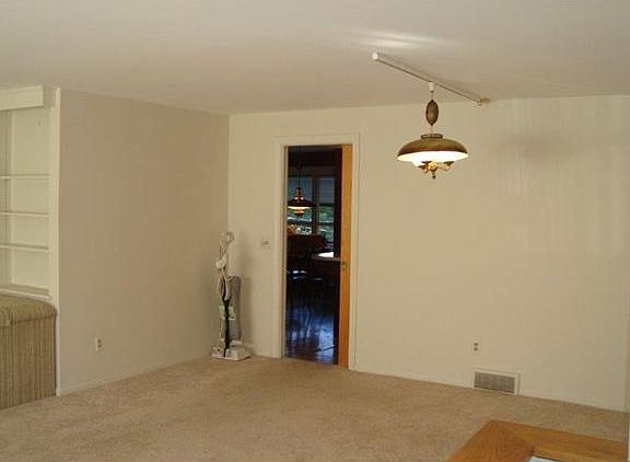 5th image of 1018 High Vista Trl W