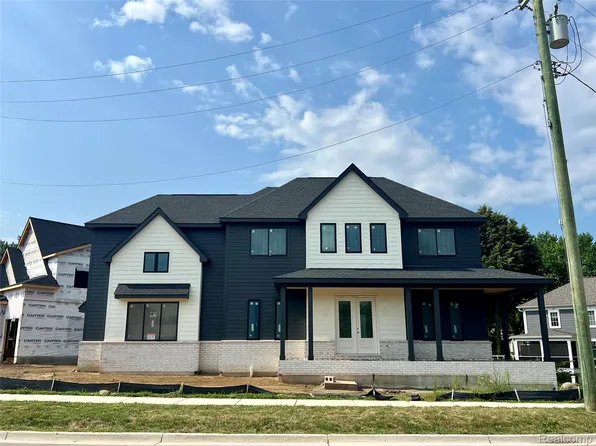 8065 3rd St, Dexter, MI 48130