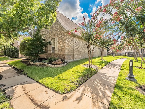 2nd image of 210 La Fontaine Ln