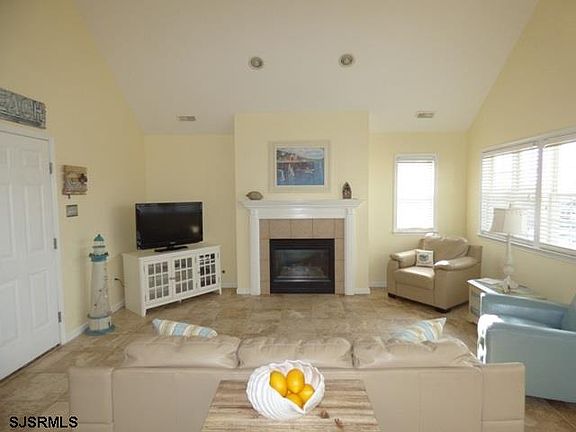 5th image of 1255 West Ave #2