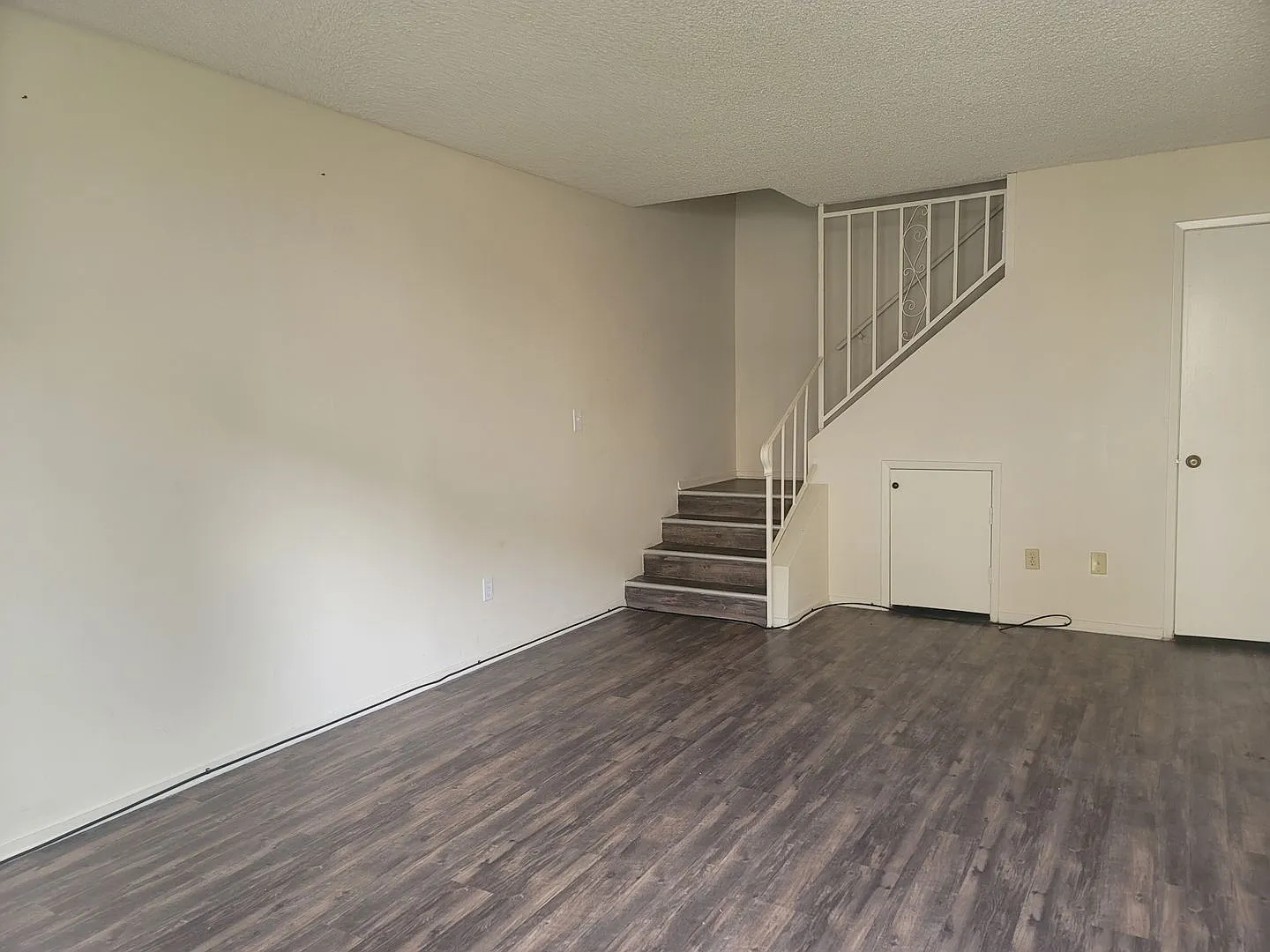 Gated 3 bed-1.5 bath Condo — Photo 3