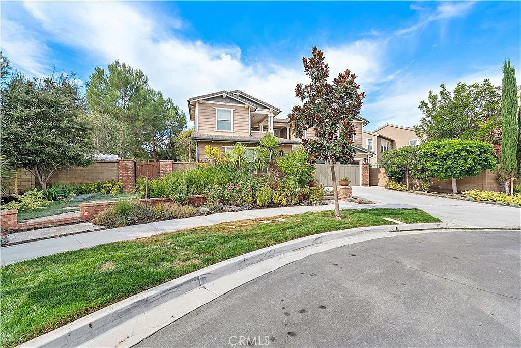 5 bed, 5.5 bath, 4186 sqft, $9,500 — Photo 2