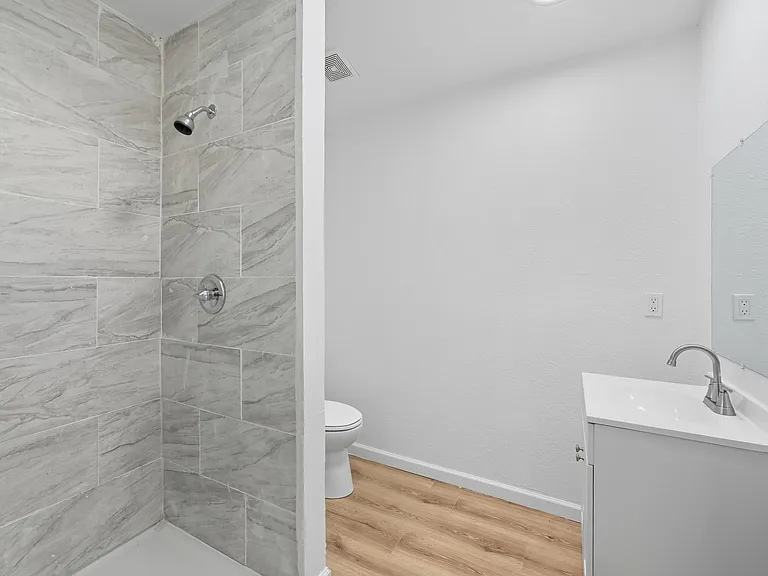 728 S Elm St — Photo 10
