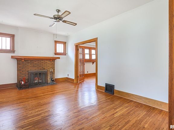 3rd image of 1216 E Seneca Pl