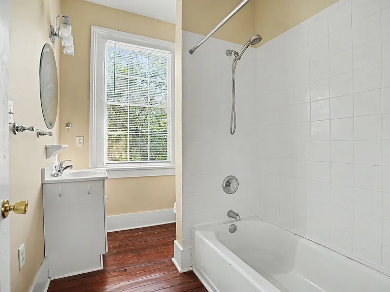 121 W Duffy St — Photo 27