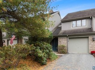 30 Whitman Ln, Mahwah, NJ 07430