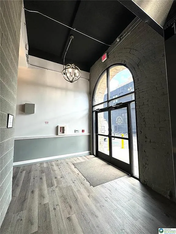 2 bed, 711 sqft, $2,100 — Photo 3