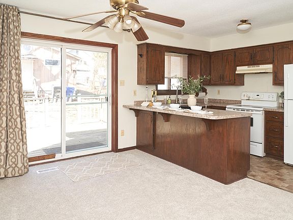 4th image of 1701 Reaney Ave