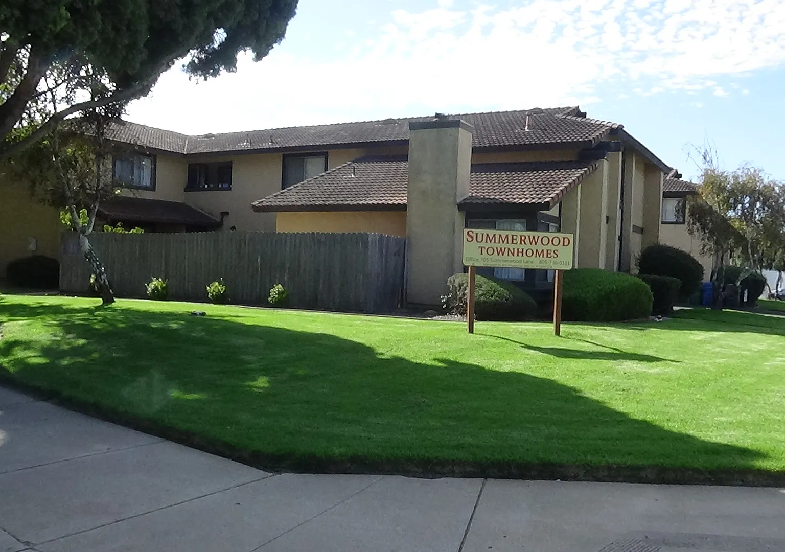 3 bed, 2.5 bath, 1040 sqft, $2,800 — Photo 2