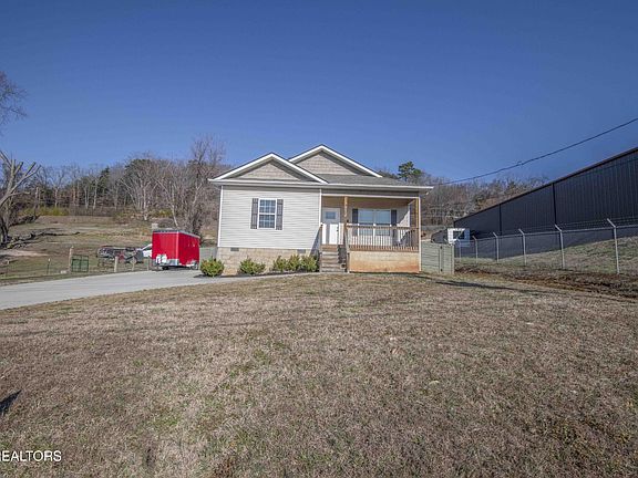 3rd image of 4611 NE Valley View Dr