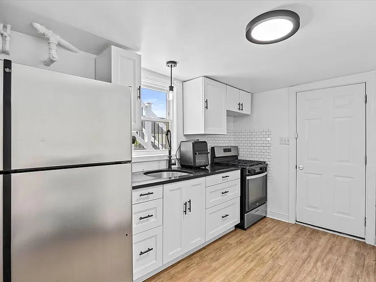 28 E Groveland Ave #A — Photo 6