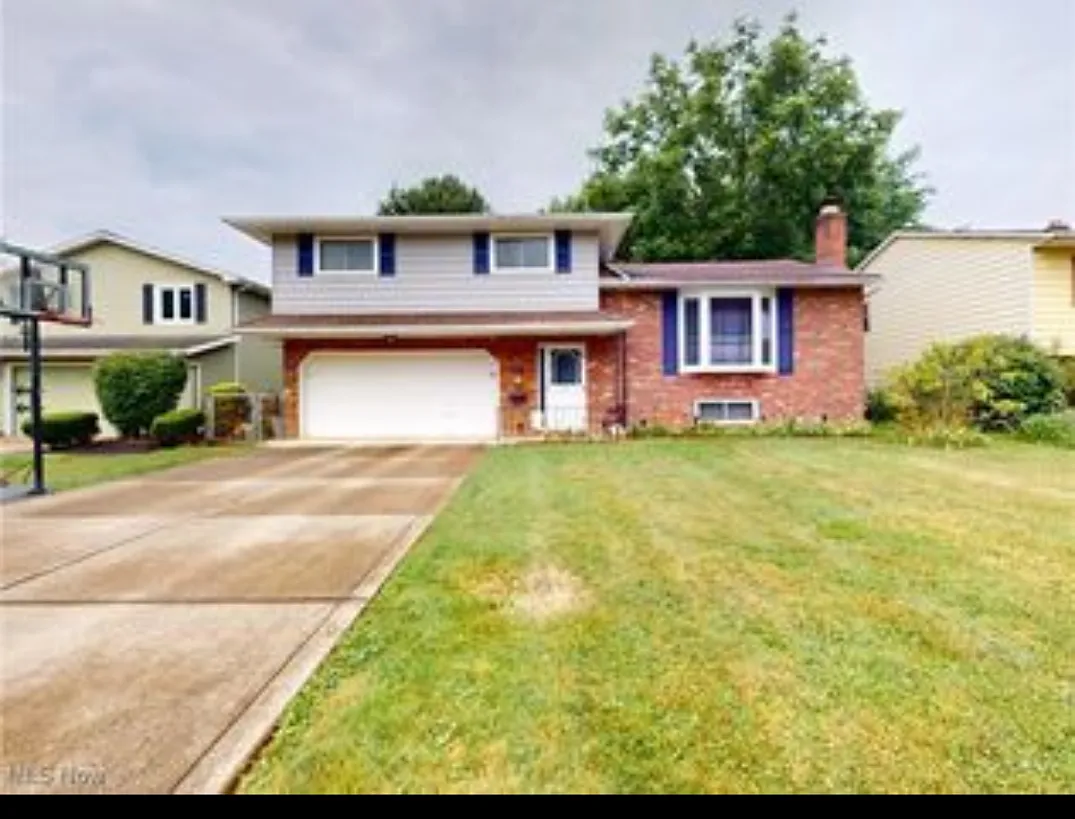 3 bed, 1.5 bath, 2038 sqft, $2,350 — Photo 1