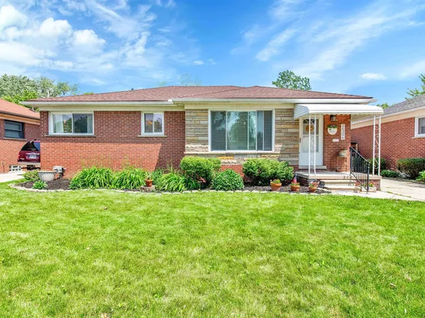 26306 San Rosa Dr, Saint Clair Shores, MI 48081