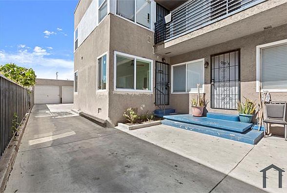 1st image of 923 S Record Ave