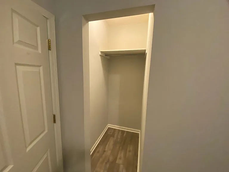 406 Shady Park Cv — Photo 10