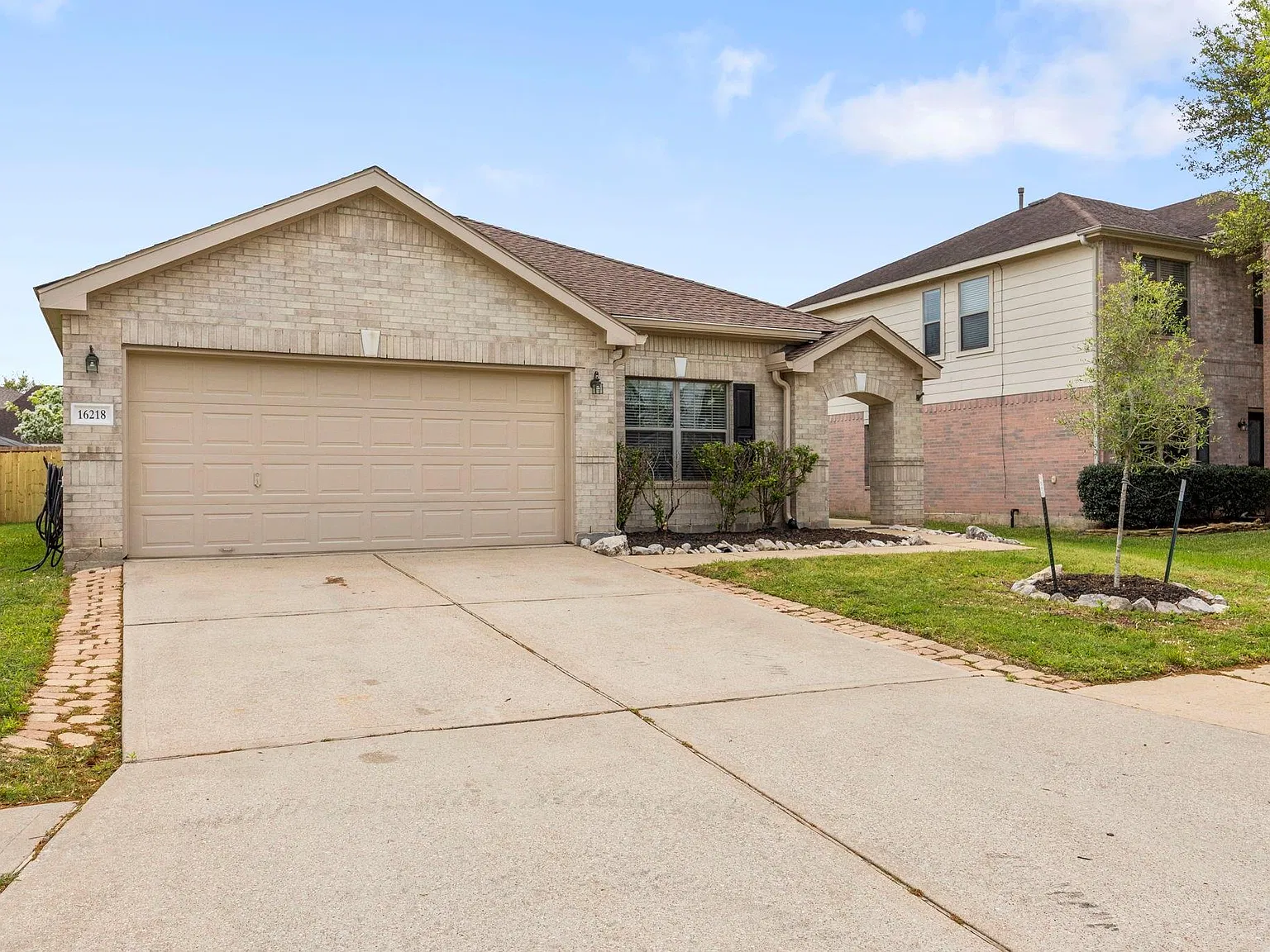 3 bed, 2.0 bath, 2180 sqft, $2,200 — Photo 3