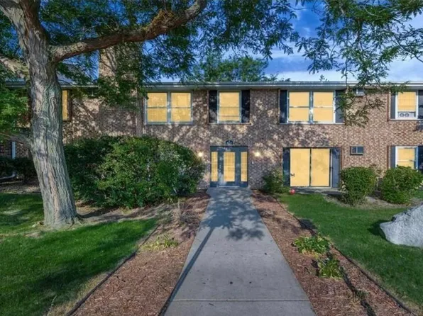 820 Old Settlers Trl, Hopkins, MN