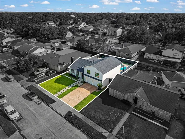 10826 Sageburrow Dr, Houston, TX 77089