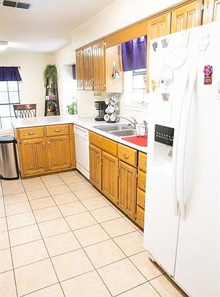 5th image of 136 Hollie Cir