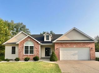 1102 Noelle Ln, Carterville, IL 62918